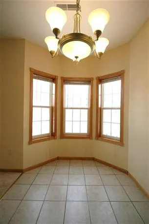 Bay-window dinette